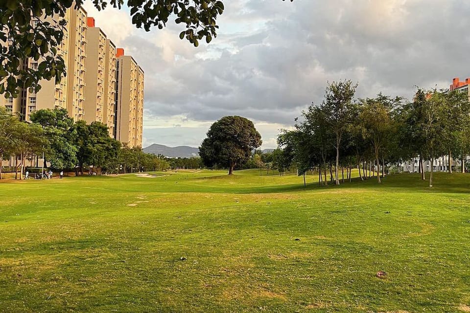 Lodha Belmondo — Golf fairway