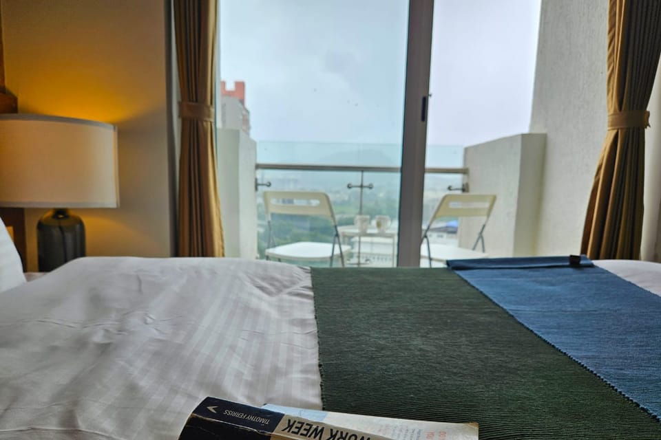 Expressway-view one-bedroom on the 15th floor, Lodha Belmondo &mdash; photo 2