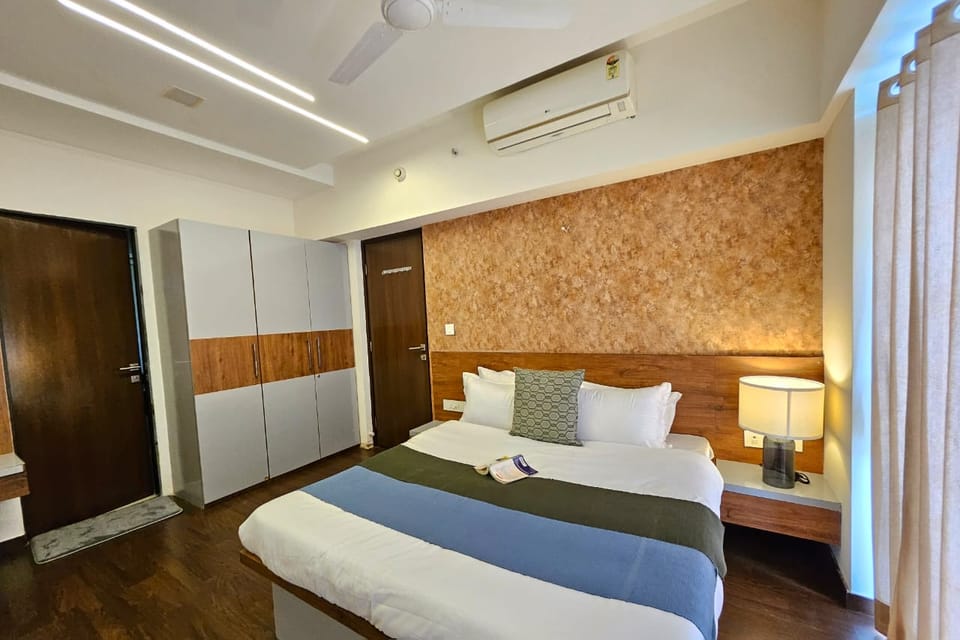 Expressway-view one-bedroom on the 15th floor, Lodha Belmondo &mdash; photo 3