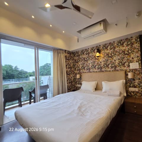 Expressway-view one-bedroom on the 2nd floor, Lodha Belmondo — photo 9