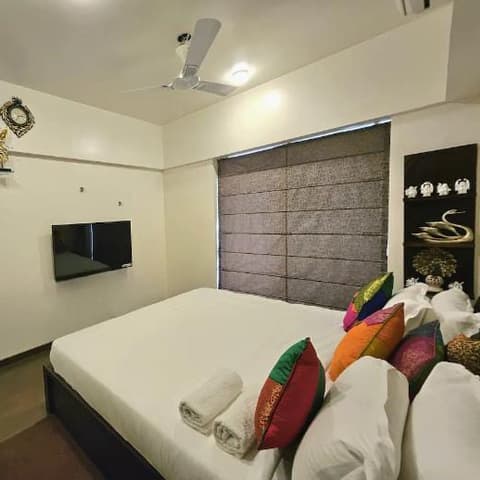 Expressway-view one-bedroom on the 3rd floor, Lodha Belmondo &mdash; photo 10