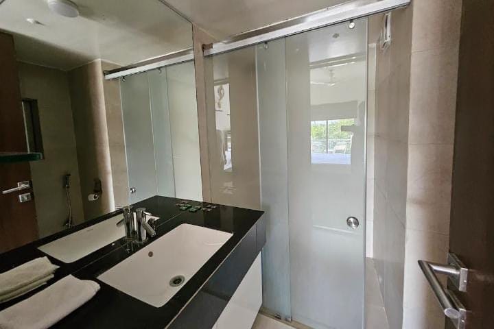 Expressway-view one-bedroom on the 3rd floor, Lodha Belmondo &mdash; photo 5