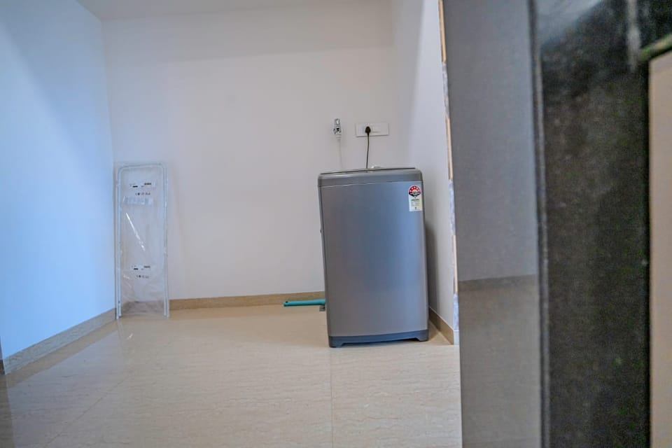 Expressway-view one-bedroom on the 6th floor, Lodha Belmondo &mdash; photo 2