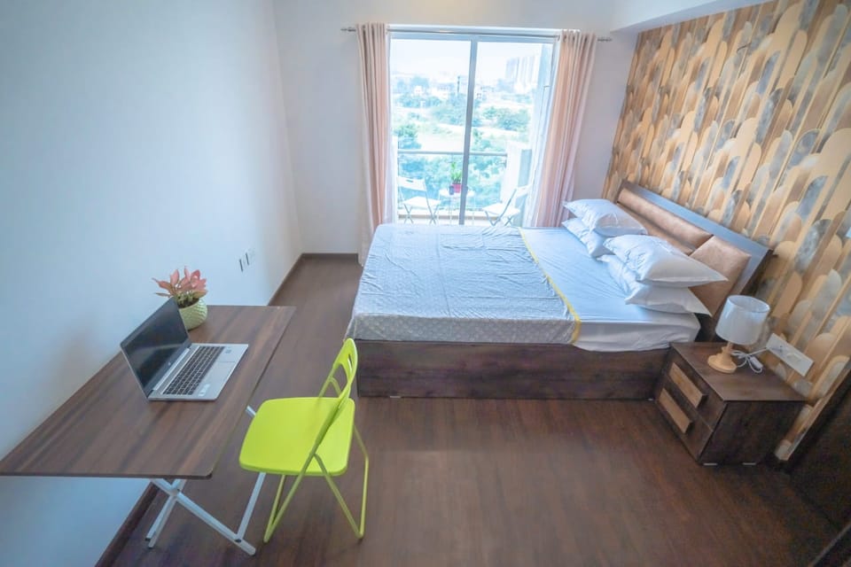 Expressway-view one-bedroom on the 6th floor, Lodha Belmondo &mdash; photo 3