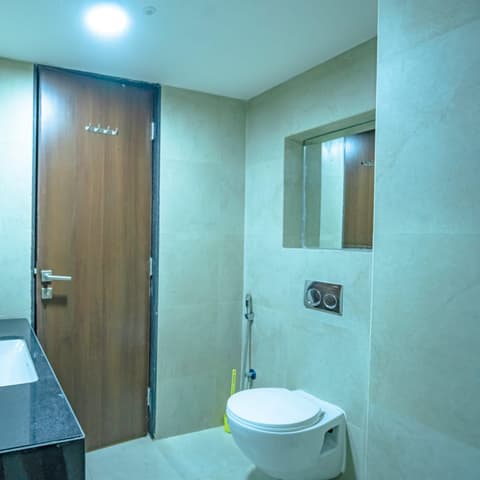 Expressway-view one-bedroom on the 8th floor (II), Lodha Belmondo &mdash; photo 7