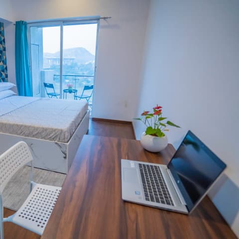 Expressway-view one-bedroom on the 8th floor (III), Lodha Belmondo &mdash; photo 6