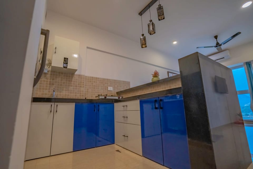 Expressway-view one-bedroom on the 8th floor (III), Lodha Belmondo &mdash; photo 2