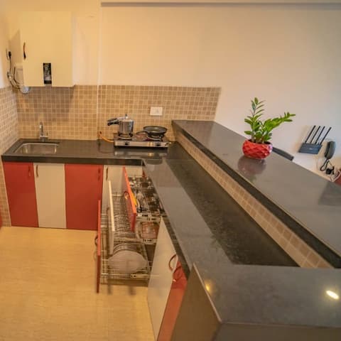 Expressway-view one-bedroom on the 8th floor, Lodha Belmondo — photo 7