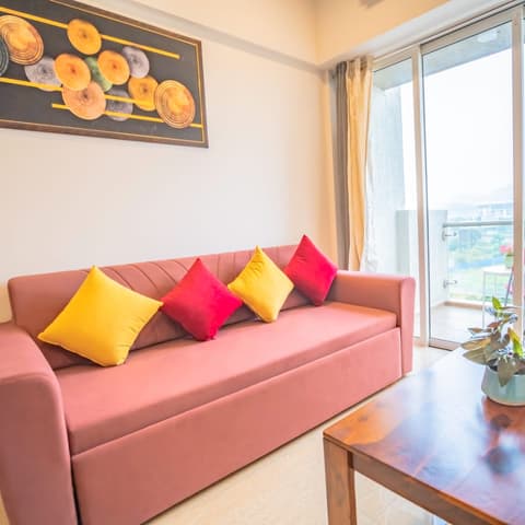 Expressway-view one-bedroom on the 8th floor, Lodha Belmondo — photo 10