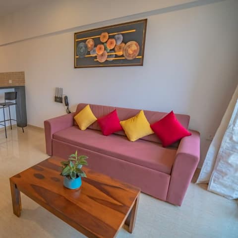 Expressway-view one-bedroom on the 8th floor, Lodha Belmondo — photo 11