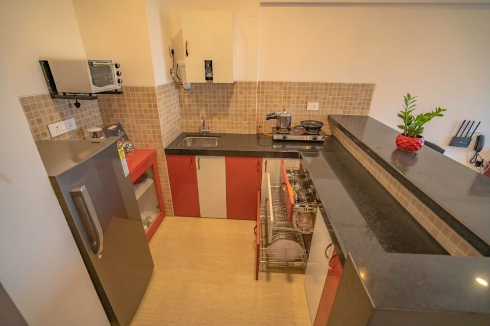 Expressway-view one-bedroom on the 8th floor, Lodha Belmondo — photo 5