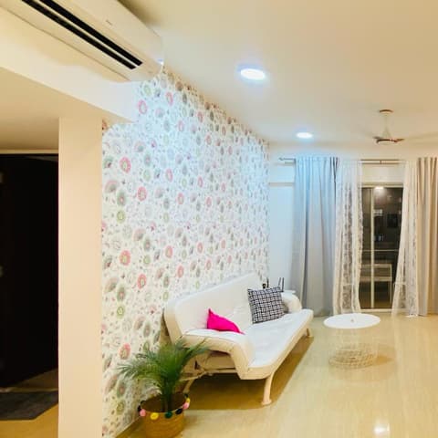 Expressway-view two-bedroom with jacuzzi on the 19th floor, Lodha Belmondo &mdash; photo 6