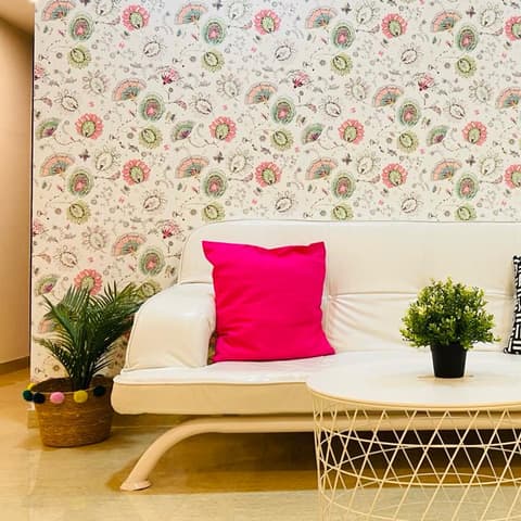 Expressway-view two-bedroom with jacuzzi on the 19th floor, Lodha Belmondo &mdash; photo 8
