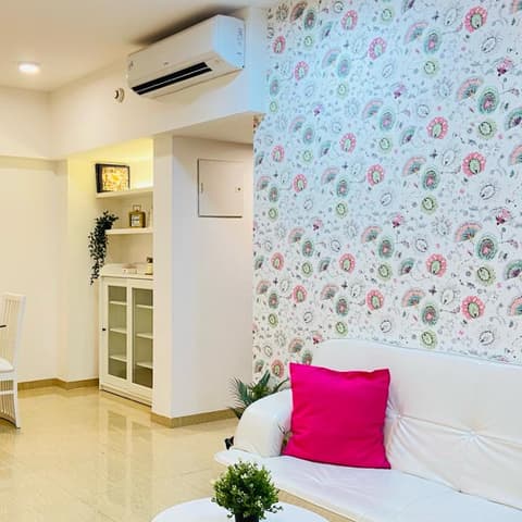 Expressway-view two-bedroom with jacuzzi on the 19th floor, Lodha Belmondo &mdash; photo 9