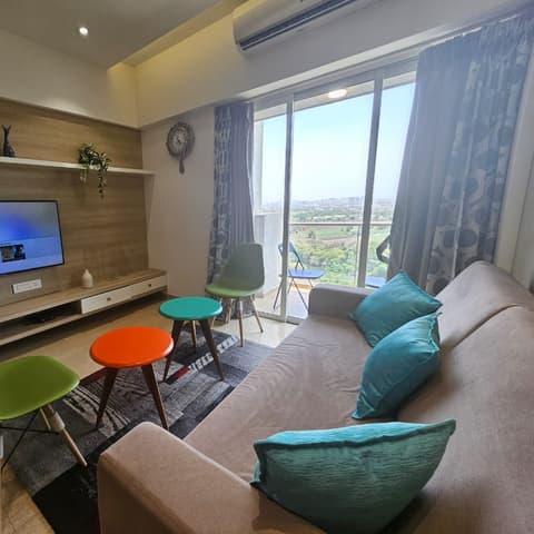 Golf-view one-bedroom on the 15th floor, Lodha Belmondo &mdash; photo 6