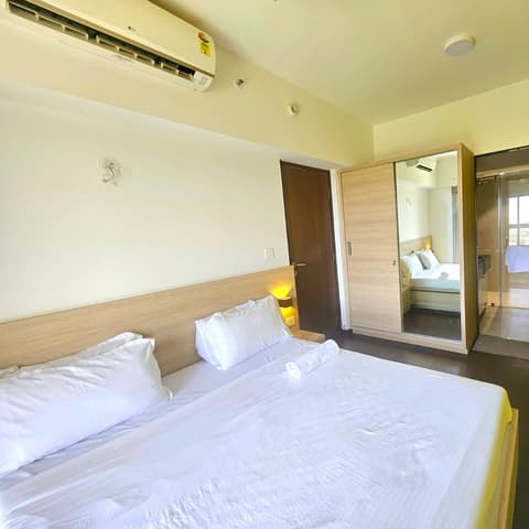 Golf-view one-bedroom on the 15th floor, Lodha Belmondo &mdash; photo 7