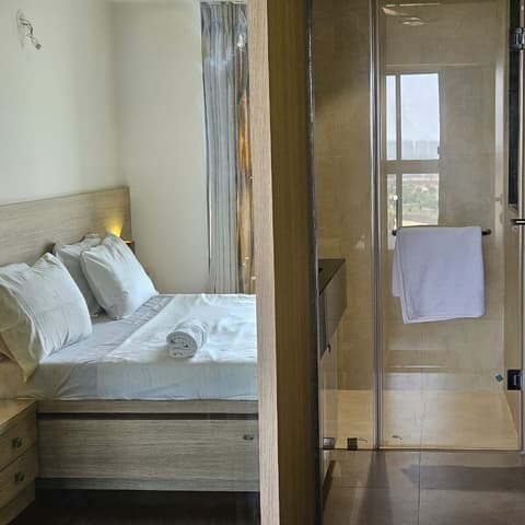 Golf-view one-bedroom on the 15th floor, Lodha Belmondo &mdash; photo 11