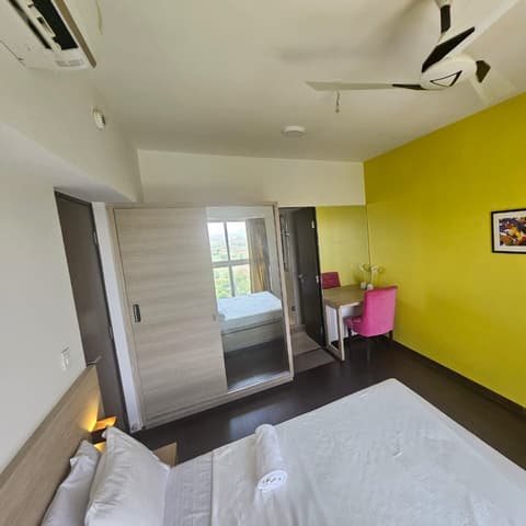 Golf-view one-bedroom on the 15th floor, Lodha Belmondo &mdash; photo 12