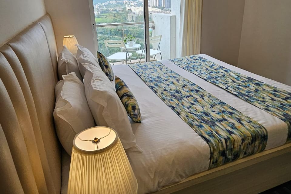 Golf-view one-bedroom on the 19th floor, Lodha Belmondo &mdash; photo 4