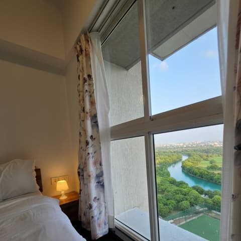 Golf-view one-bedroom on the 20th floor, Lodha Belmondo &mdash; photo 6
