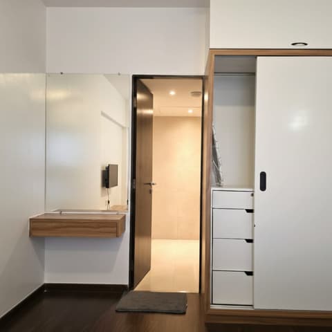 Golf-view one-bedroom on the 20th floor, Lodha Belmondo &mdash; photo 12