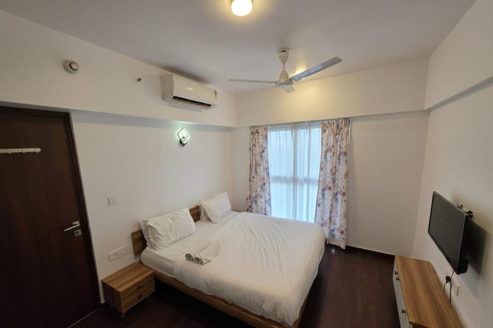 Golf-view one-bedroom on the 20th floor, Lodha Belmondo &mdash; photo 2