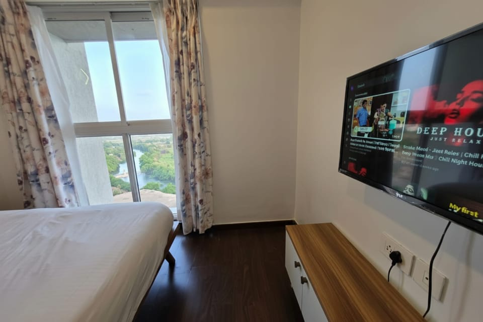 Golf-view one-bedroom on the 20th floor, Lodha Belmondo &mdash; photo 5