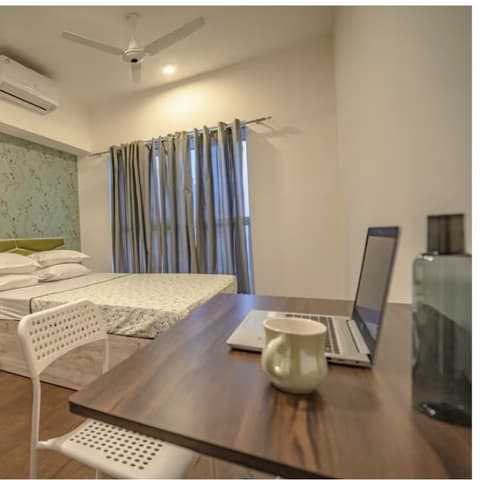 Golf-view one-bedroom on the 8th floor, Lodha Belmondo — photo 9