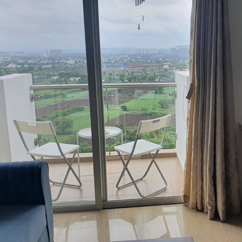 Golf-view one-bedroom with jacuzzi on the 23rd floor, Lodha Belmondo — photo 8