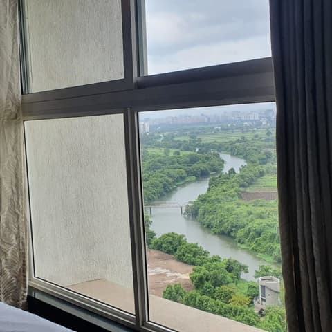 Golf-view one-bedroom with jacuzzi on the 23rd floor, Lodha Belmondo — photo 13