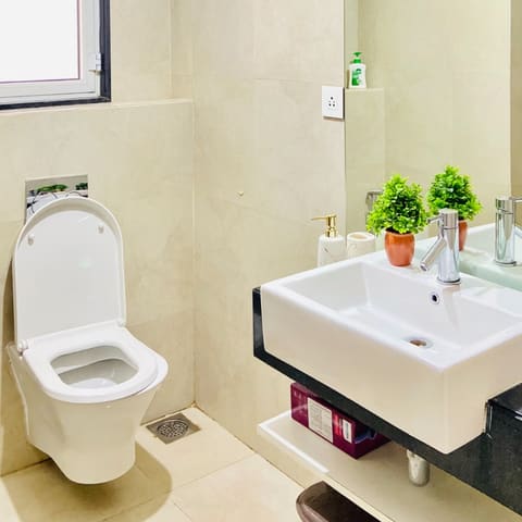 The two-bedroom with the jacuzzi, Lodha Belmondo — photo 10