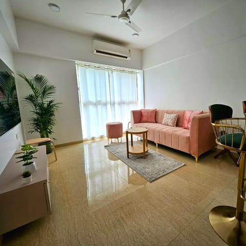 The riverfront home with the jacuzzi, Lodha Belmondo — photo 3