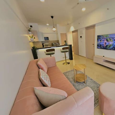 The riverfront home with the jacuzzi, Lodha Belmondo — photo 7