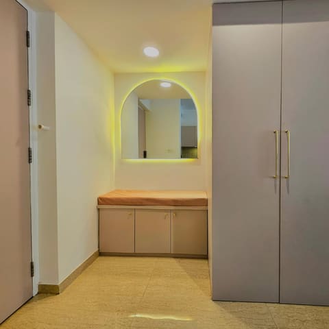 The riverfront home with the jacuzzi, Lodha Belmondo — photo 10