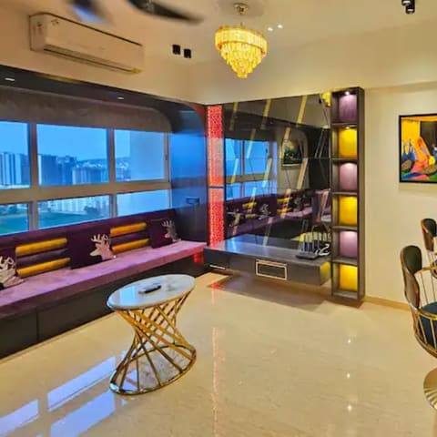 The top-floor jacuzzi studio, Lodha Belmondo — photo 4