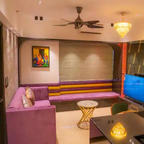 The top-floor jacuzzi studio, Lodha Belmondo — photo 5