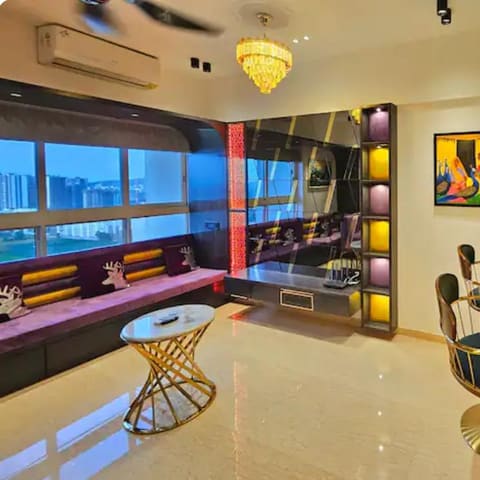 The top-floor jacuzzi studio, Lodha Belmondo — photo 6