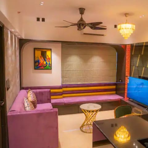 The top-floor jacuzzi studio, Lodha Belmondo — photo 7