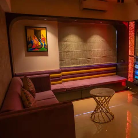 The top-floor jacuzzi studio, Lodha Belmondo — photo 9
