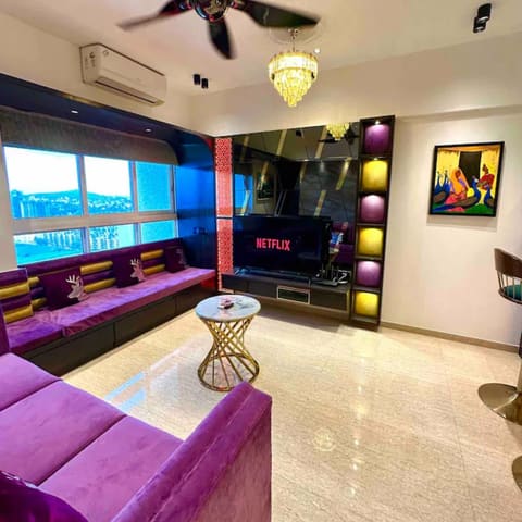 The top-floor jacuzzi studio, Lodha Belmondo — photo 11