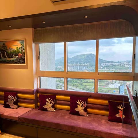 The top-floor jacuzzi studio, Lodha Belmondo — photo 13