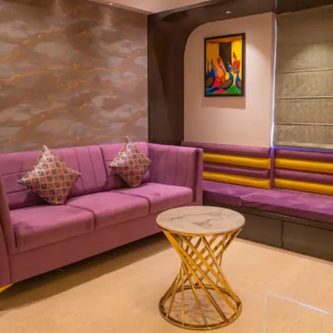 The top-floor jacuzzi studio, Lodha Belmondo — photo 14