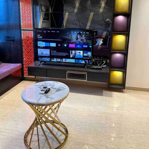 The top-floor jacuzzi studio, Lodha Belmondo — photo 16