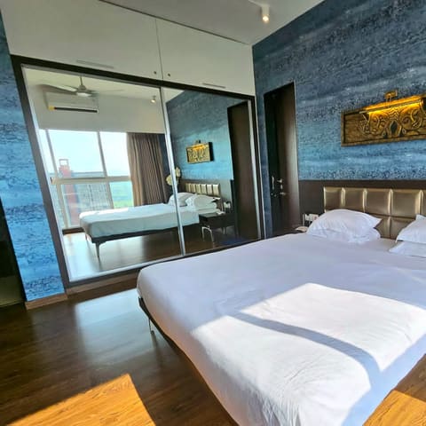 The top-floor three-bedroom, Lodha Belmondo — photo 2