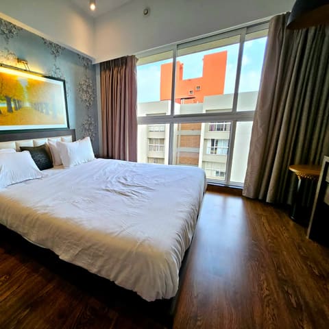 The top-floor three-bedroom, Lodha Belmondo — photo 8
