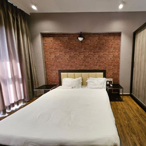 The top-floor three-bedroom, Lodha Belmondo — photo 10