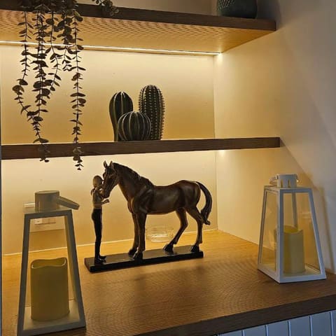 The corner studio, top floor, Lodha Belmondo — photo 2
