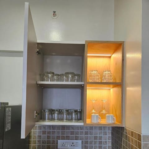 The corner studio, top floor, Lodha Belmondo — photo 5