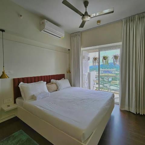 The corner studio, top floor, Lodha Belmondo — photo 6