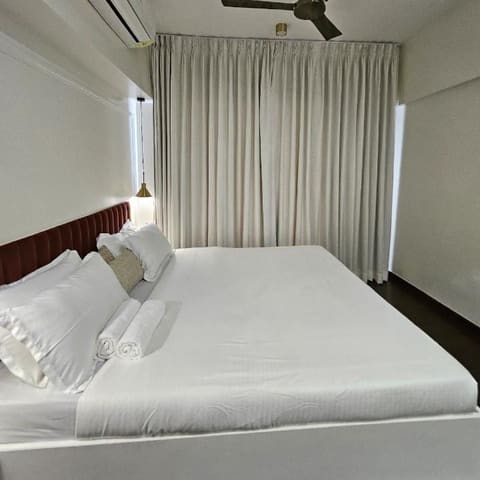 The corner studio, top floor, Lodha Belmondo — photo 7